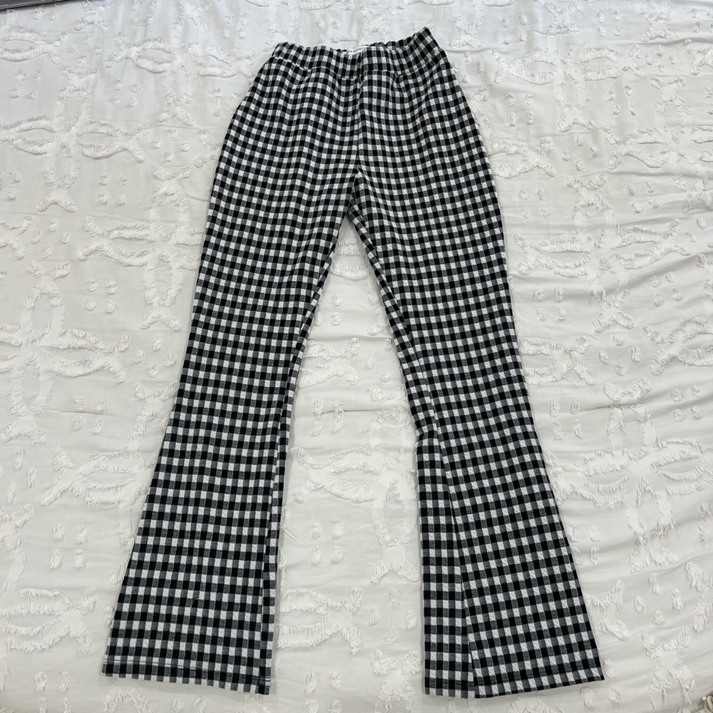 Urban Outfitters Black and White Gingham Flare Pants- Size Small 🖤